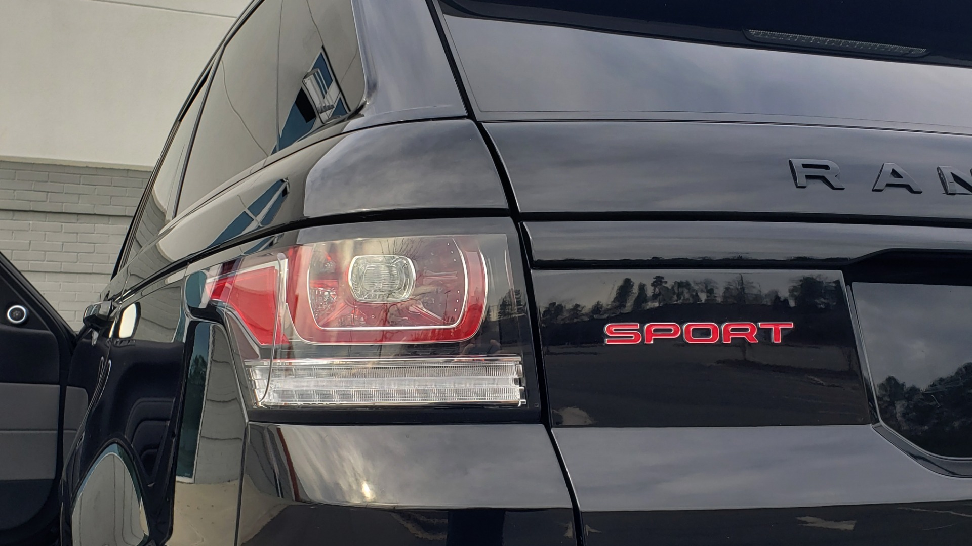 Used 2017 Land Rover RANGE ROVER SPORT HSE DYNAMIC / SC V6 / NAV / MERIDIAN / PANO-ROOF / REARVIEW for sale Sold at Formula Imports in Charlotte NC 28227 30