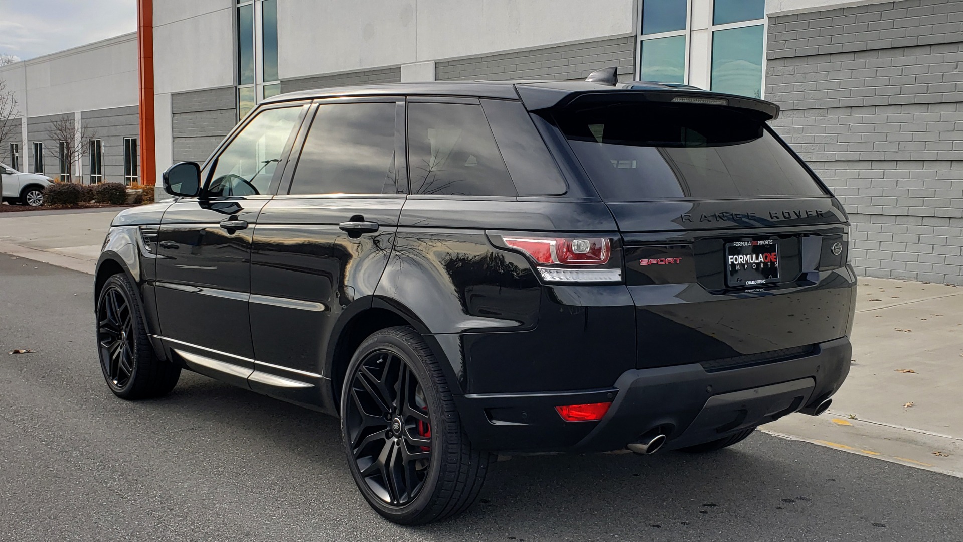 Used 2017 Land Rover RANGE ROVER SPORT HSE DYNAMIC / SC V6 / NAV / MERIDIAN / PANO-ROOF / REARVIEW for sale Sold at Formula Imports in Charlotte NC 28227 4