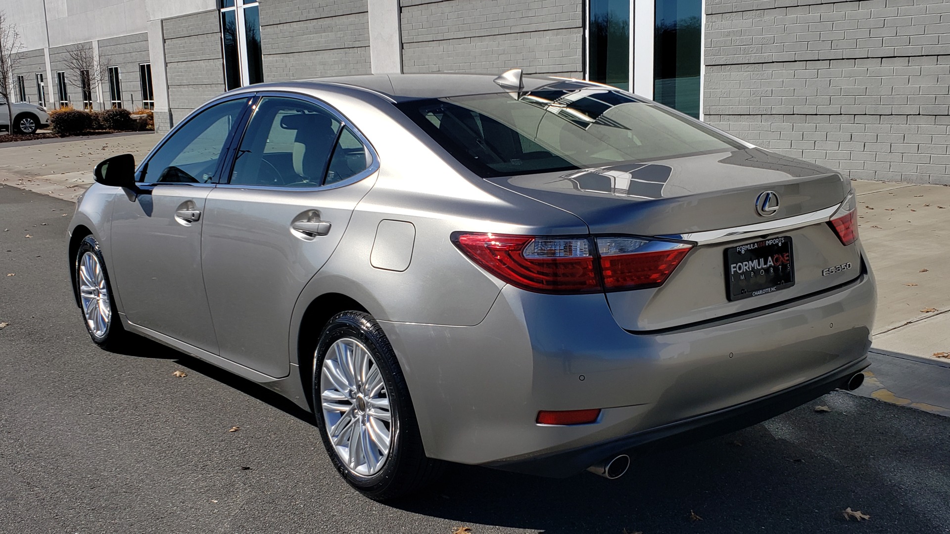 Used 2015 Lexus ES 350 LUXURY PKG / NAV / BSM / LCA / PARK ASSIST / REARVIEW for sale Sold at Formula Imports in Charlotte NC 28227 3