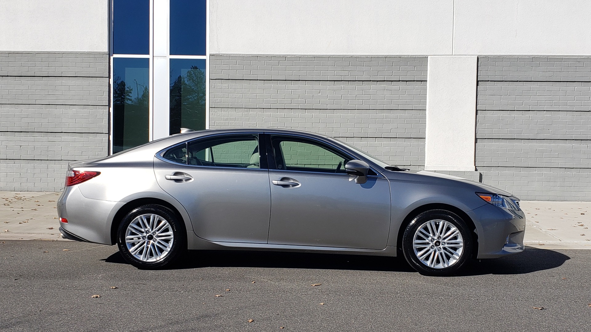 Used 2015 Lexus ES 350 LUXURY PKG / NAV / BSM / LCA / PARK ASSIST / REARVIEW for sale Sold at Formula Imports in Charlotte NC 28227 5